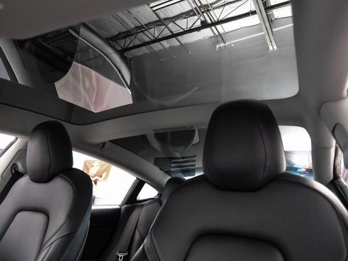 Used 2018 Tesla Model 3 Long Range image 6