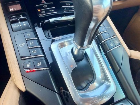 Used 2018 Porsche Cayenne Platinum Edition image 15