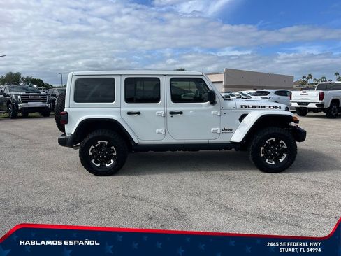 Used 2024 Jeep Wrangler Unlimited Rubicon AWD/4WD image 4