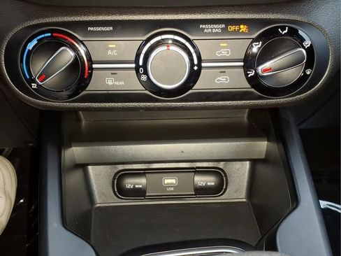 Used 2023 Kia Soul LX FWD image 27