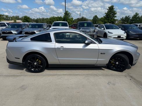 Used 2011 Ford Mustang GT Premium w/ GT Coupe Accessory Pkg 1 RWD image 4