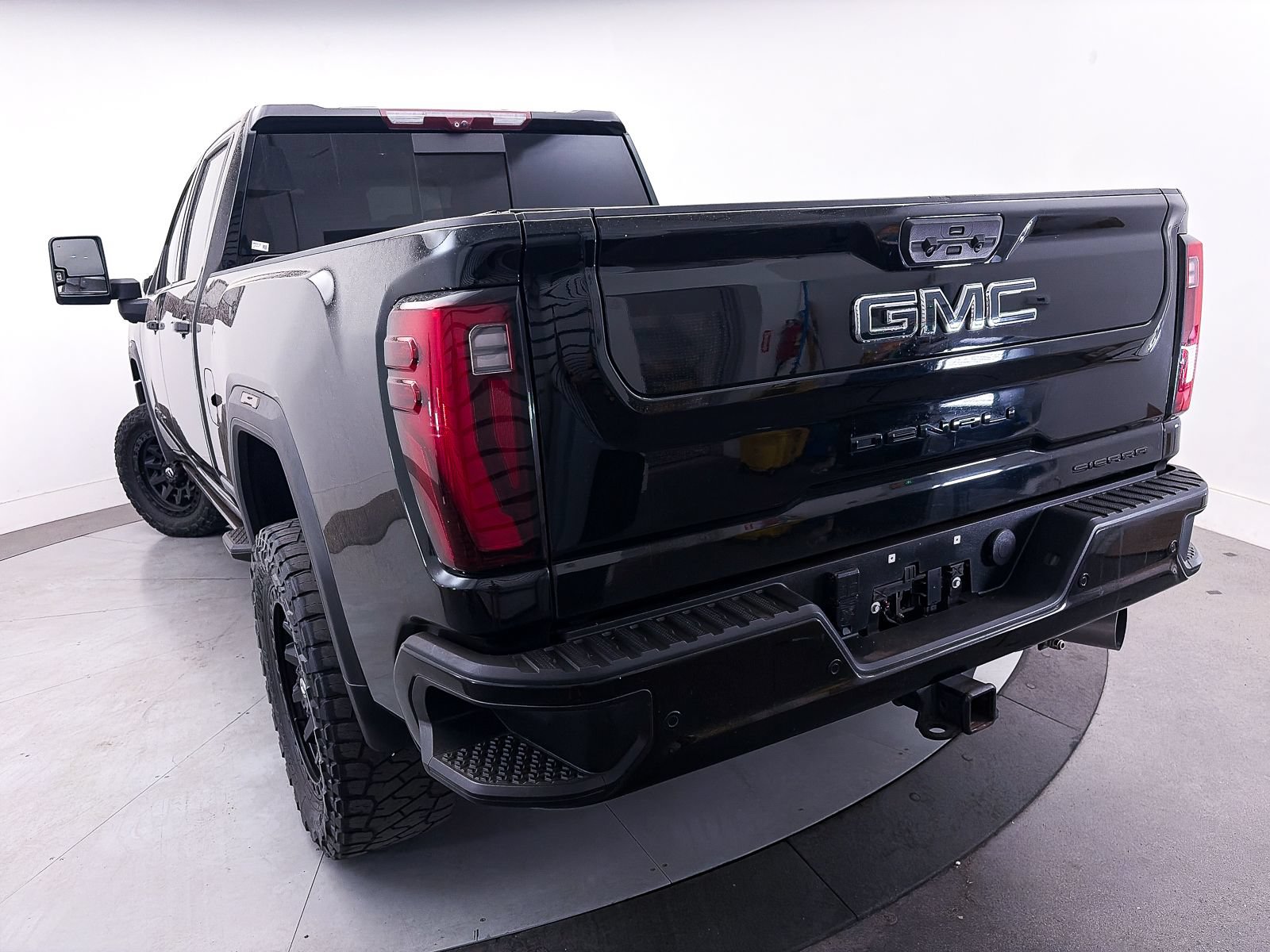 Used 2024 GMC Sierra 2500 Denali Ultimate AWD/4WD image 6