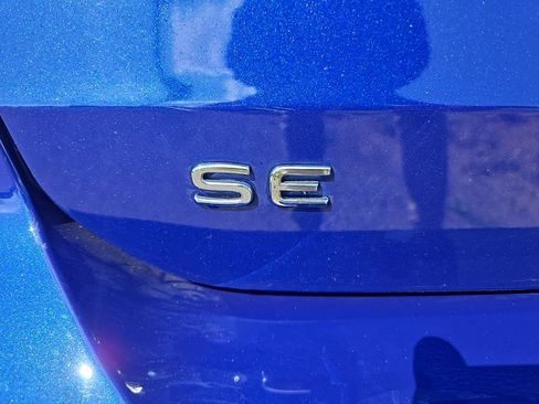 Used 2022 Volkswagen Taos SE FWD image 5