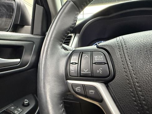 Used 2016 Toyota Highlander XLE AWD/4WD image 14