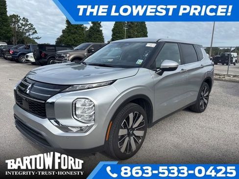 Used 2025 Mitsubishi Outlander SE FWD image 1