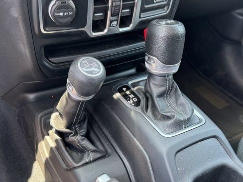 Used 2024 Jeep Wrangler Unlimited Sahara AWD/4WD image 13