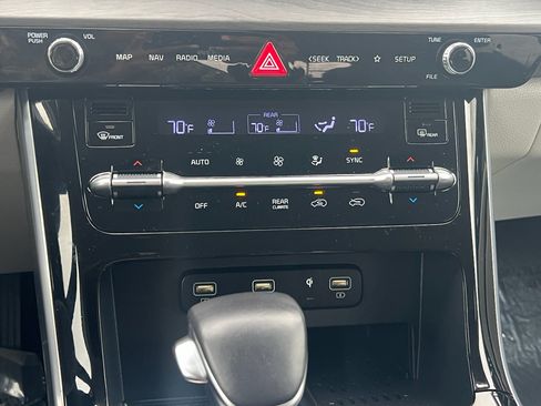 Used 2023 Kia Carnival EX FWD image 29