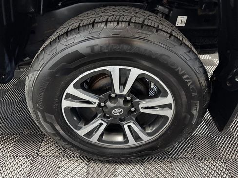 Used 2018 Toyota Tacoma TRD Sport AWD/4WD image 20