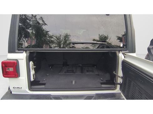 Used 2024 Jeep Wrangler Unlimited Sport AWD/4WD image 9