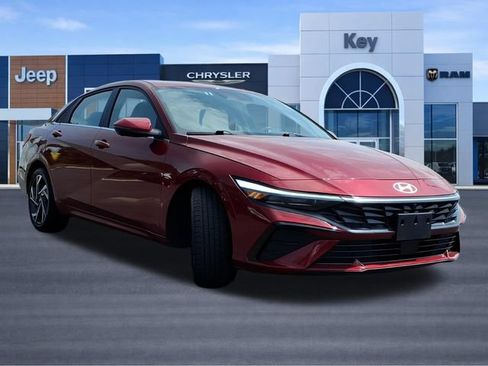 Used 2024 Hyundai Elantra Limited FWD image 6