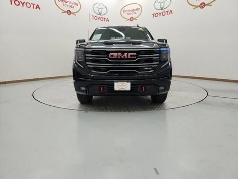 Used 2024 GMC Sierra 1500 AT4 w/ Technology Package AWD/4WD image 4