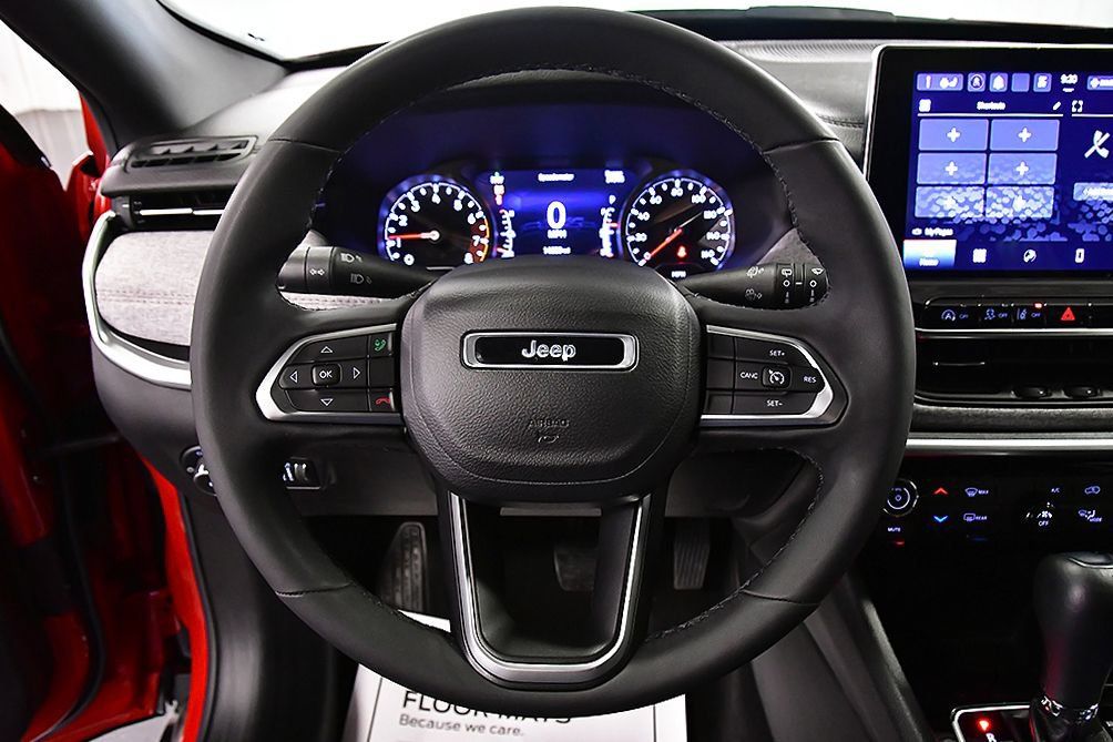 Used 2023 Jeep Compass Latitude AWD/4WD image 18