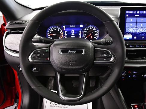 Used 2023 Jeep Compass Latitude AWD/4WD image 18