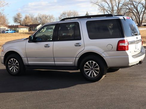 Used 2017 Ford Expedition XLT image 8
