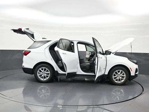 Used 2022 Chevrolet Equinox LS FWD image 32