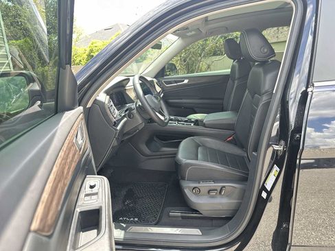 Used 2024 Volkswagen Atlas SEL AWD/4WD image 2