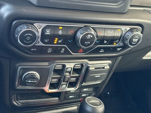 Used 2021 Jeep Gladiator Willys image 18