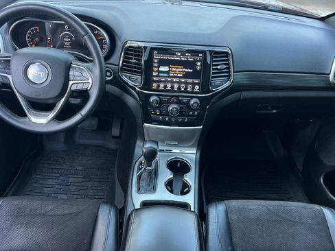 Used 2021 Jeep Grand Cherokee Laredo X AWD/4WD image 17