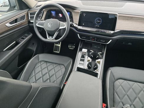 Used 2025 Volkswagen Atlas SEL Premium R-Line image 37