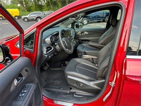 New 2025 Chrysler Pacifica Select image 35