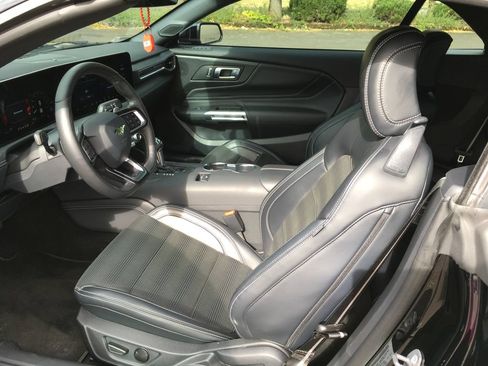 Used 2024 Ford Mustang GT Premium RWD image 4