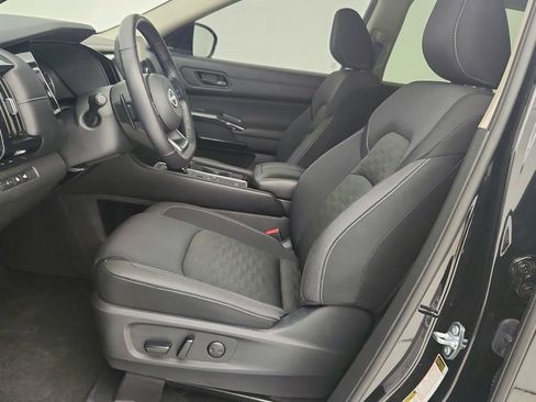 Used 2025 Nissan Pathfinder SV image 15