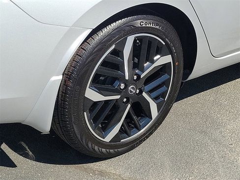 New 2025 Nissan Versa SR w/ Trunk Package image 3