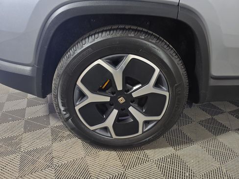 Used 2024 Rivian R1S Adventure AWD/4WD image 12