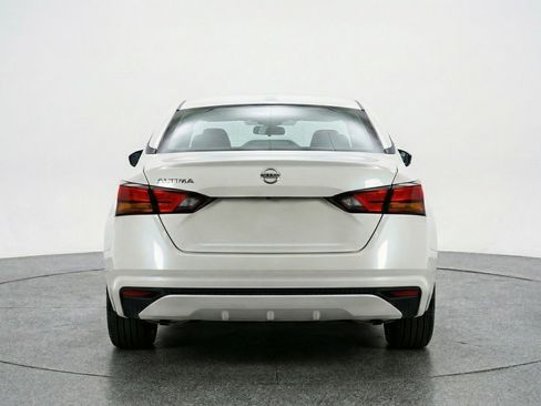 Used 2025 Nissan Altima 2.5 SV FWD image 7