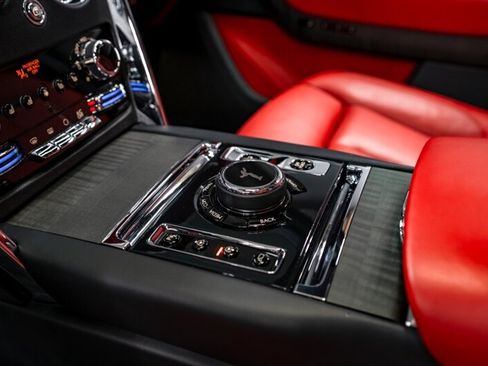 Used 2020 Rolls-Royce Cullinan image 24