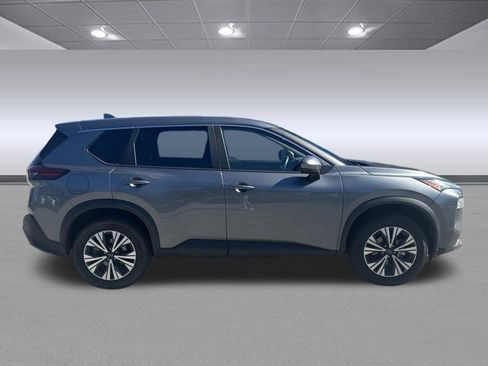 Used 2023 Nissan Rogue SV image 2