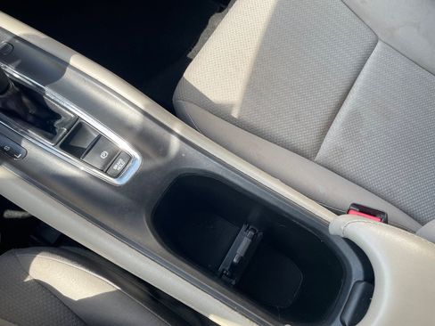 Used 2016 Honda HR-V LX image 42