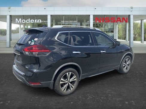 Used 2019 Nissan Rogue SV w/ Premium Package FWD image 5