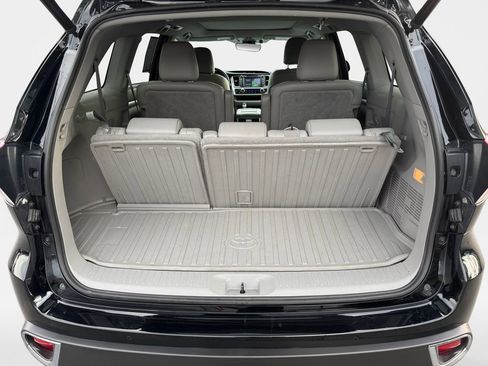 Used 2019 Toyota Highlander Limited Platinum image 23