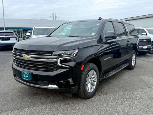 Certified 2022 Chevrolet Suburban LT w/ Luxury Package image 3