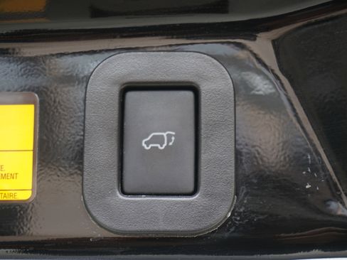Used 2012 Toyota Sienna XLE w/ Entertainment Pkg FWD image 31
