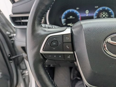 Used 2023 Toyota Highlander Limited image 12