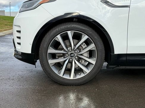 Certified 2025 Land Rover Discovery Dynamic SE image 10