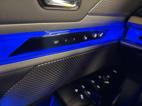 Used 2023 BMW 740i w/ Parking Assistance Package image 14