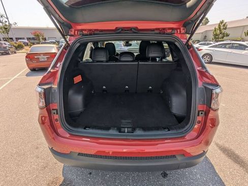 Used 2024 Jeep Compass Latitude AWD/4WD image 12
