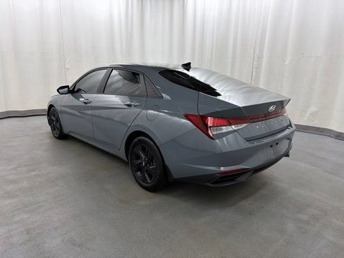 Used 2022 Hyundai Elantra SEL w/ Convenience Package FWD image 4