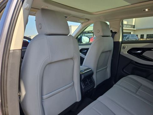 Used 2025 Land Rover Range Rover Evoque S image 17