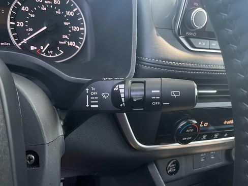 Used 2025 Nissan Rogue SV AWD/4WD image 31