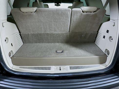 Used 2018 Cadillac Escalade 2WD image 30