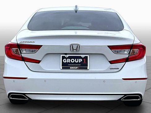 Used 2018 Honda Accord Touring image 5