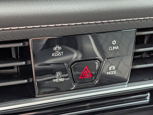 Certified 2025 Volkswagen Atlas SEL Premium R-Line AWD/4WD image 29
