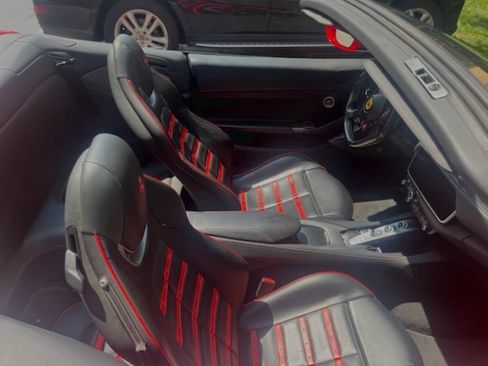 Used 2019 Ferrari Portofino RWD image 8