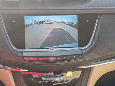 Used 2017 Cadillac XT5 FWD image 24