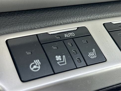 Used 2018 Toyota Land Cruiser image 44