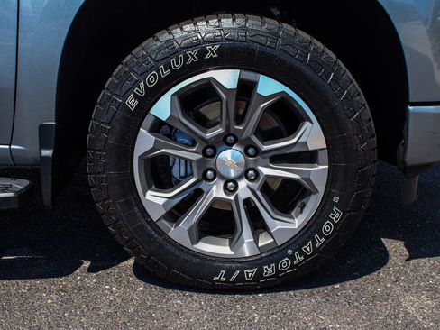 Used 2024 Chevrolet Silverado 1500 High Country w/ Technology Package AWD/4WD image 7